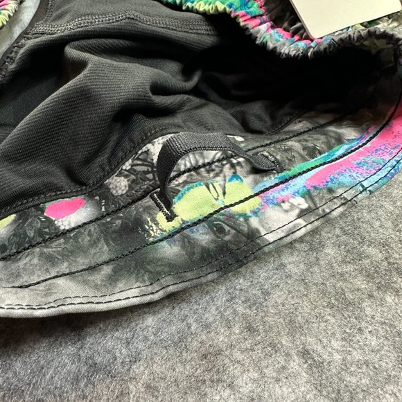 New Lululemon Hotty Hot Shorts Low-Rise Lined 2.5" PADM/GGRE Paint Strokes 8 10 - Picture 5 of 9